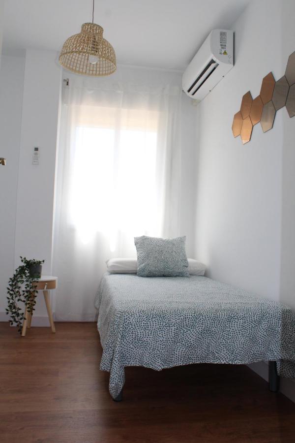 Beautiful Brand New 2 Bedroom Flat With Terrace Малага Екстериор снимка