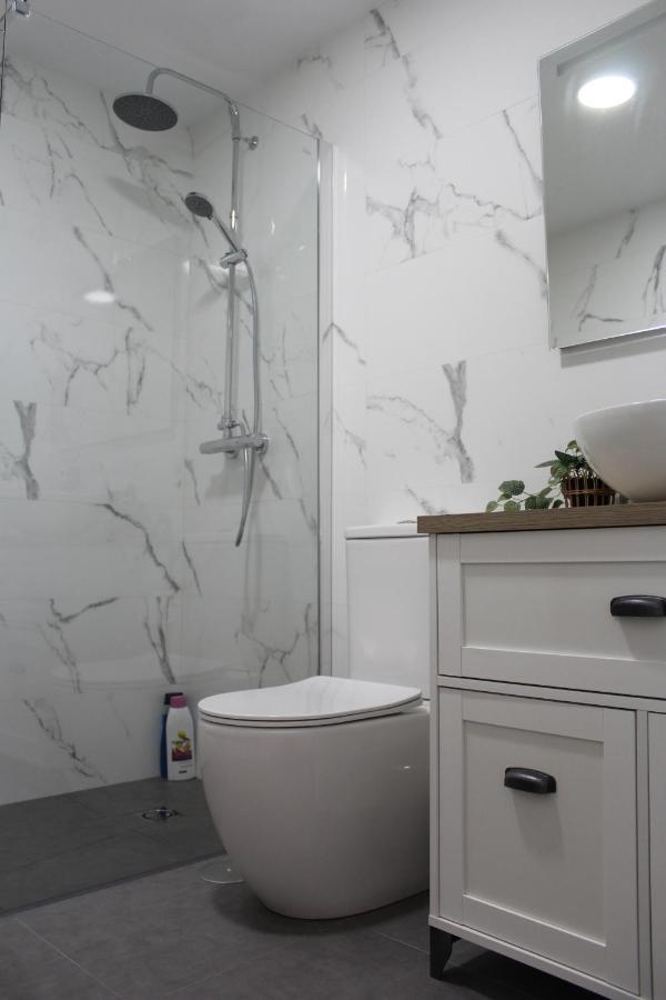 Beautiful Brand New 2 Bedroom Flat With Terrace Малага Екстериор снимка